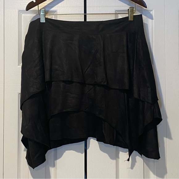 NWT Faux Suede Black Handkerchief Layered Mini Skirt. Size Large. - Picture 7 of 14